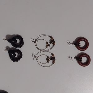 Lot of wooden and beaded earrings